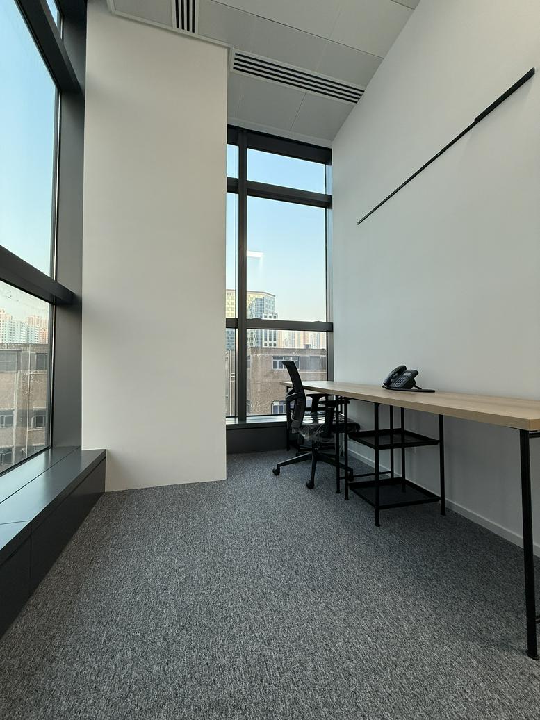 办公空间香港: AIA Kowloon Tower, Landmark East