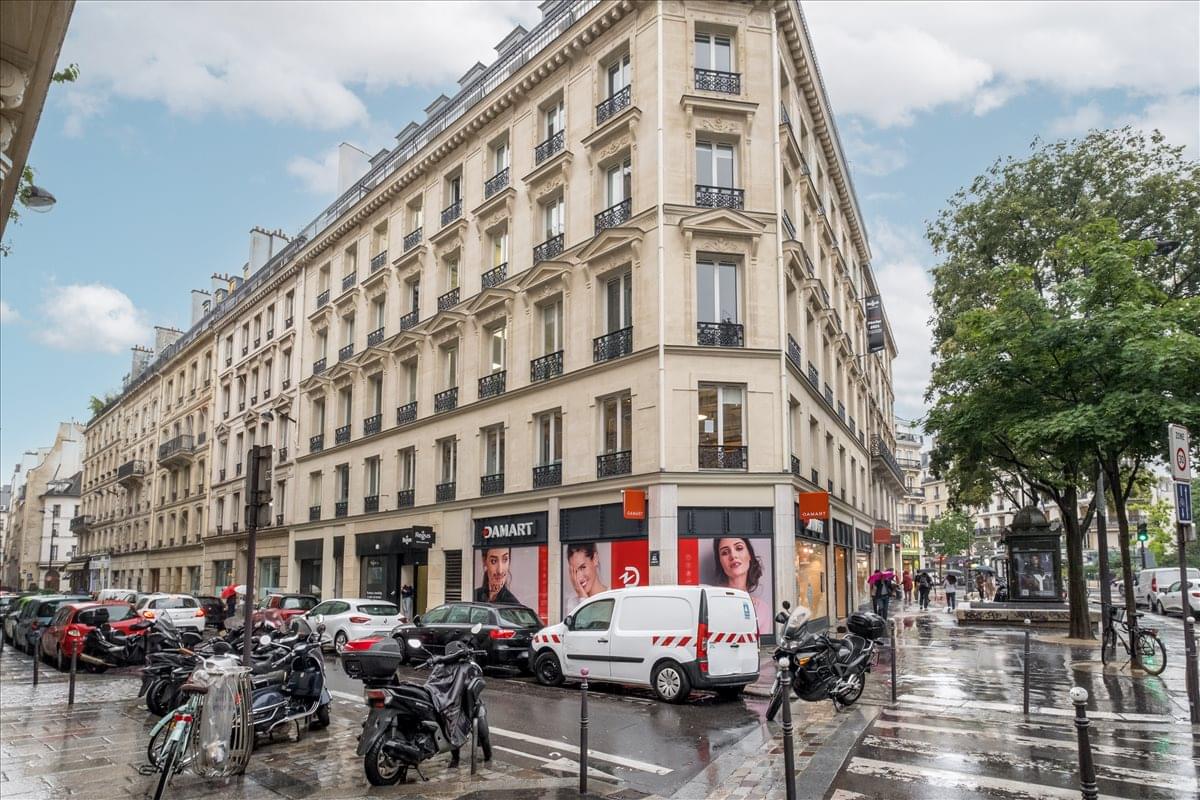 Workspaces in Paris 8th area Montaigne Avenue